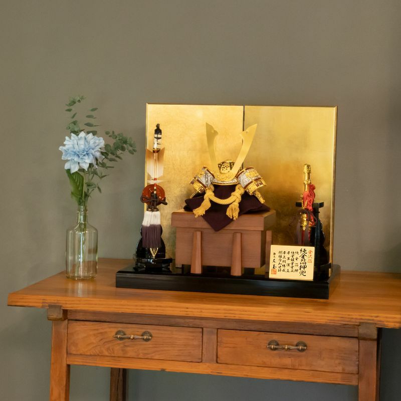 平飾り-8号純金緋縅長鍬